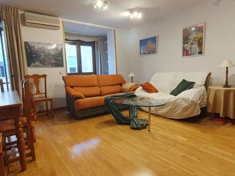Piso en calle de Espartinas, 6