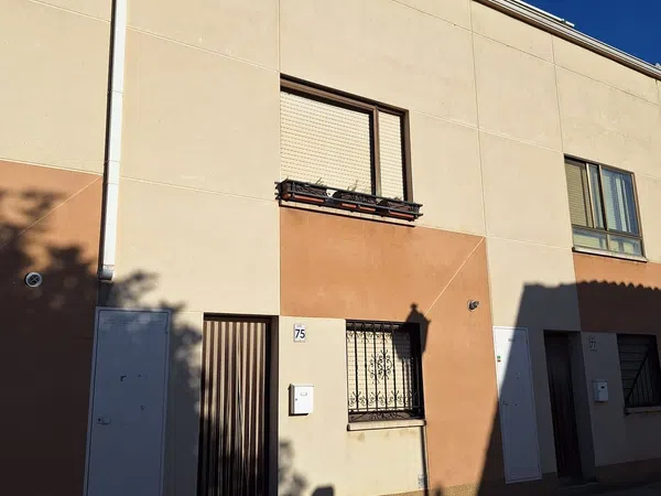 Chalet adosado en calle Mayor, 75