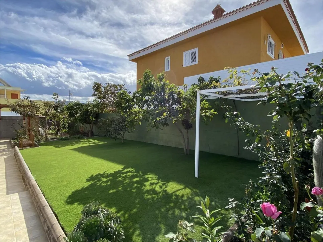 Chalet en  Avenida de la Democracia 39 - Foto 4