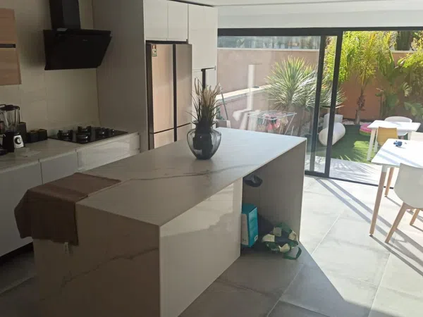 Chalet adosado en calle Encina, 25