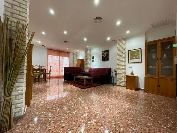 Chalet adosado en calle d'Agustina d'Aragó, 14