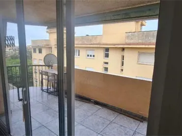 Piso en zona comercial - Foto 1