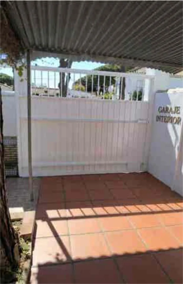 Casa adosada en urbanización la Barrosa - Foto 8