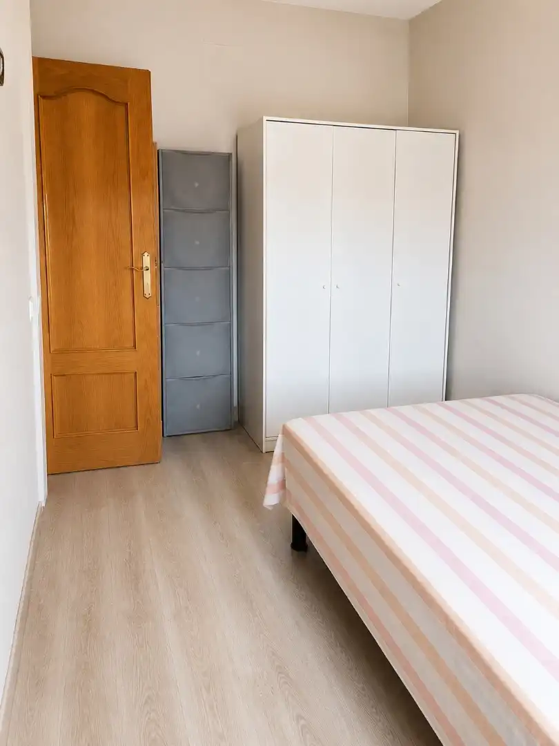 Piso en  Carrer d'Arnau d'Oms 42 - Foto 5