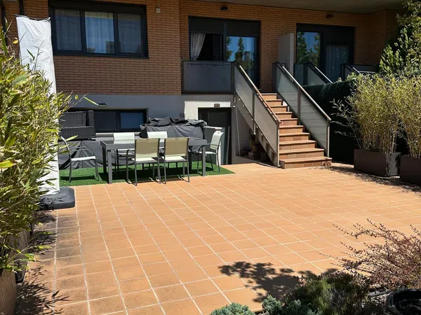 Chalet adosado en Calle de Irlanda, 32 - Foto 1