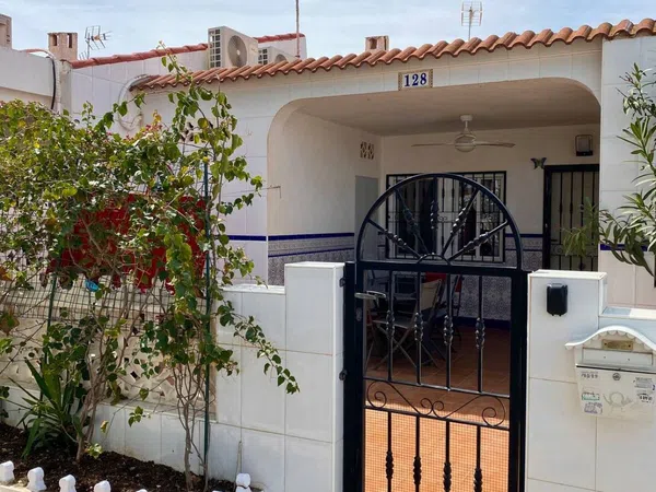 Chalet adosado en Calle Urano, 128, La Siesta - El Salado - Torreta - Foto 2