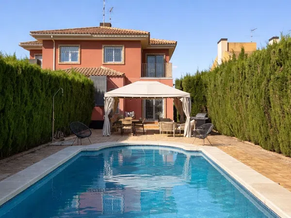 Chalet pareado en Playa de Levante - Foto 1