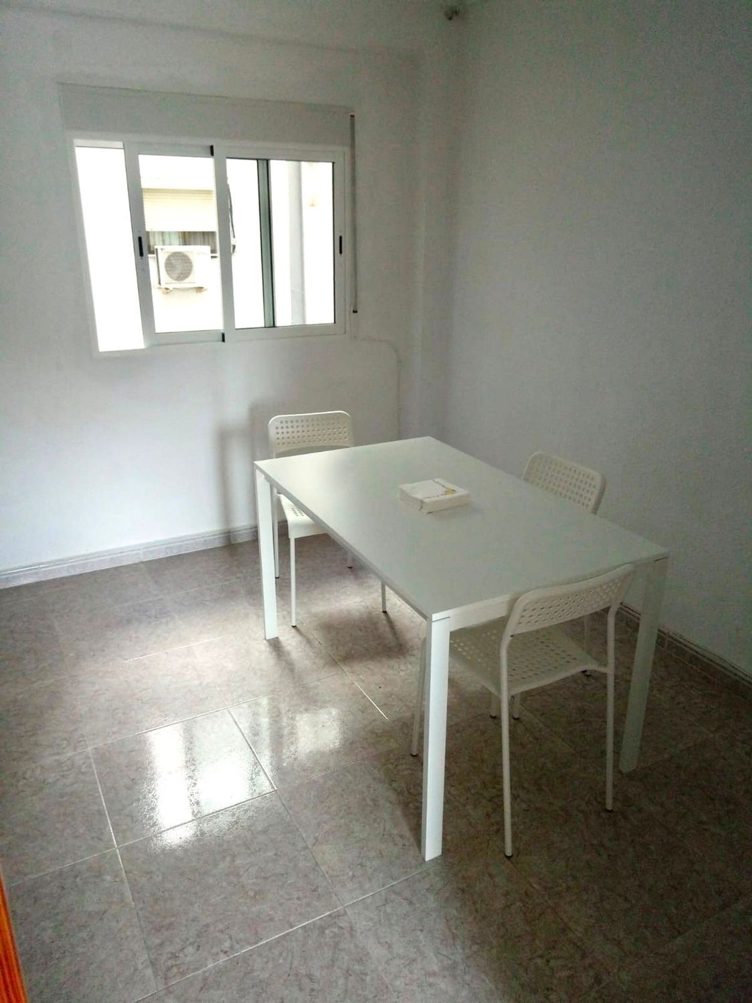 Piso en Calle del Monestir de Poblet - Foto 2