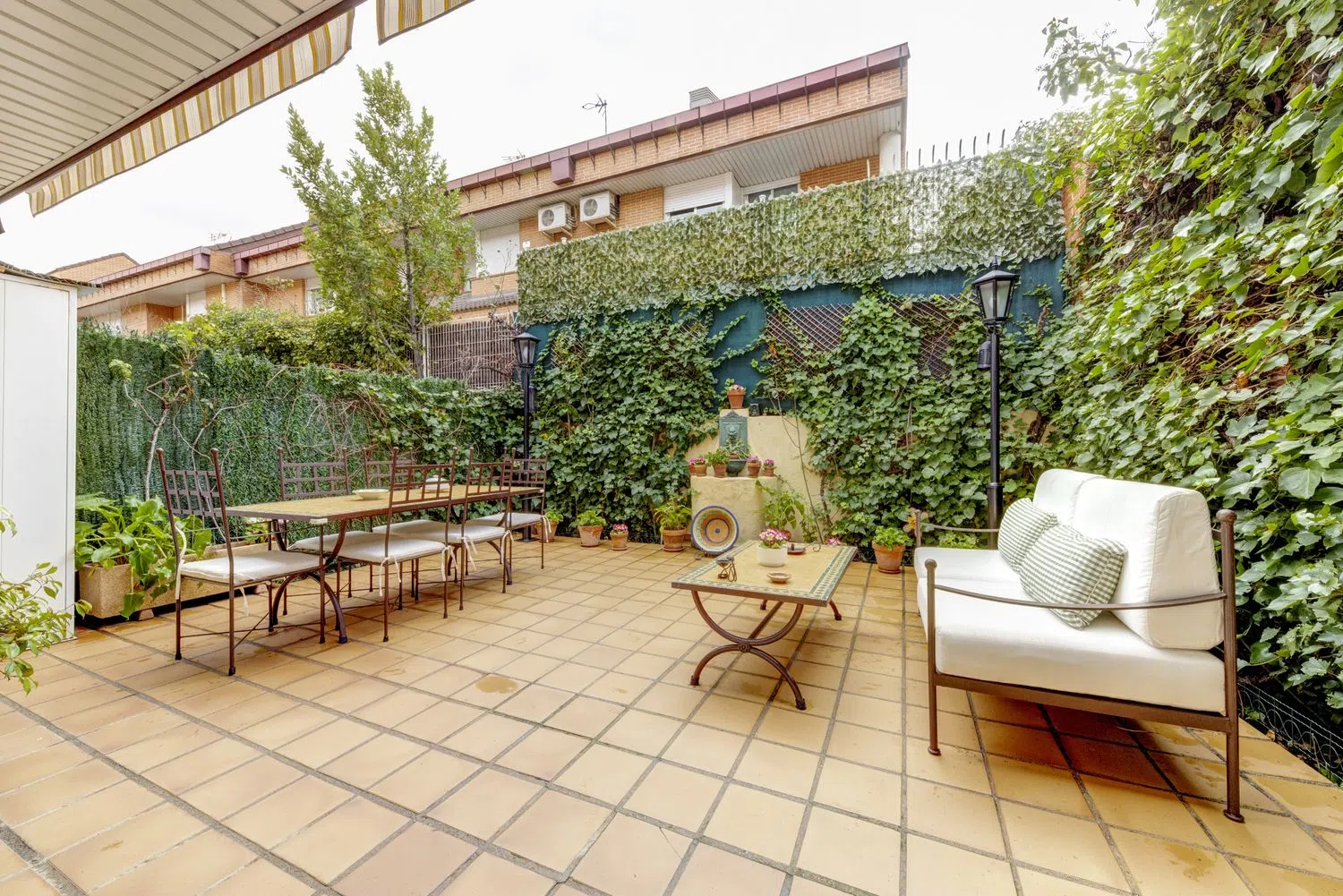 Chalet adosado en Barrio Valdezarza - Foto 2