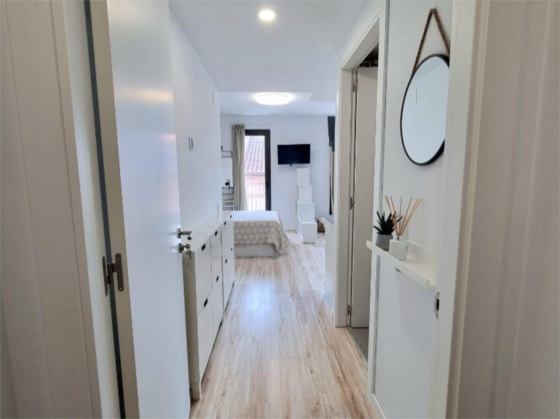 Piso en calle Carrer de Tetuan 56 - Foto 1