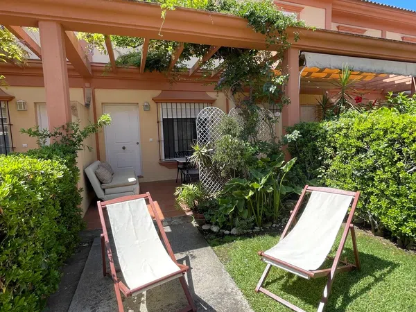 Chalet adosado en Calle Dalia, 2 - Foto 1