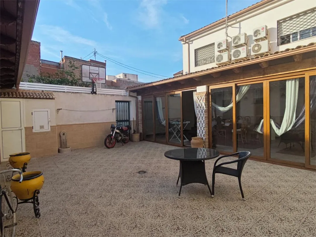 Casa adosada en  Calle Carrascos 18 - Foto 2