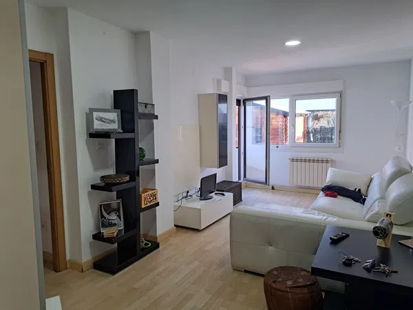 Piso en Calle Pomaluengo, 84 b - Foto 2