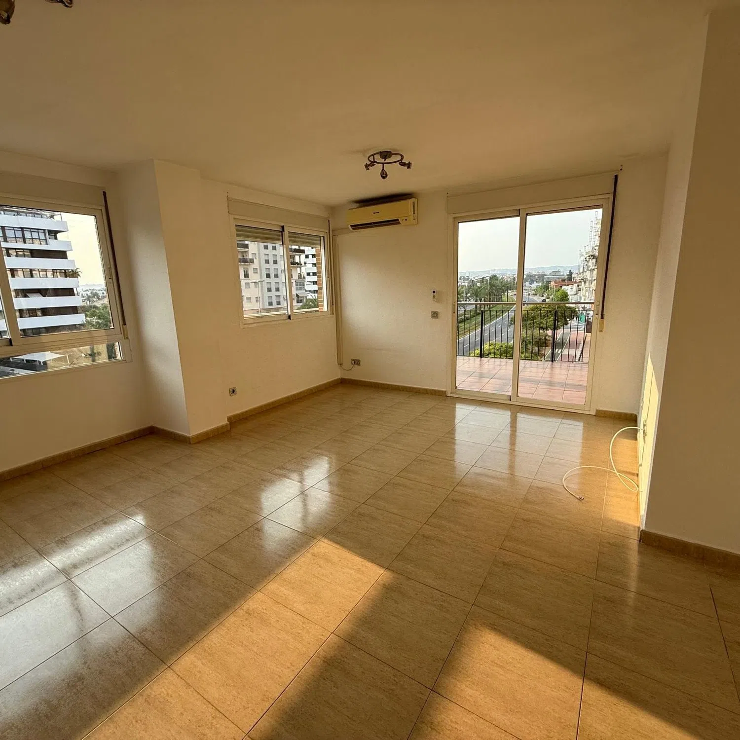 Piso en avenida Don Juan de Borbon, 96 - Foto 1