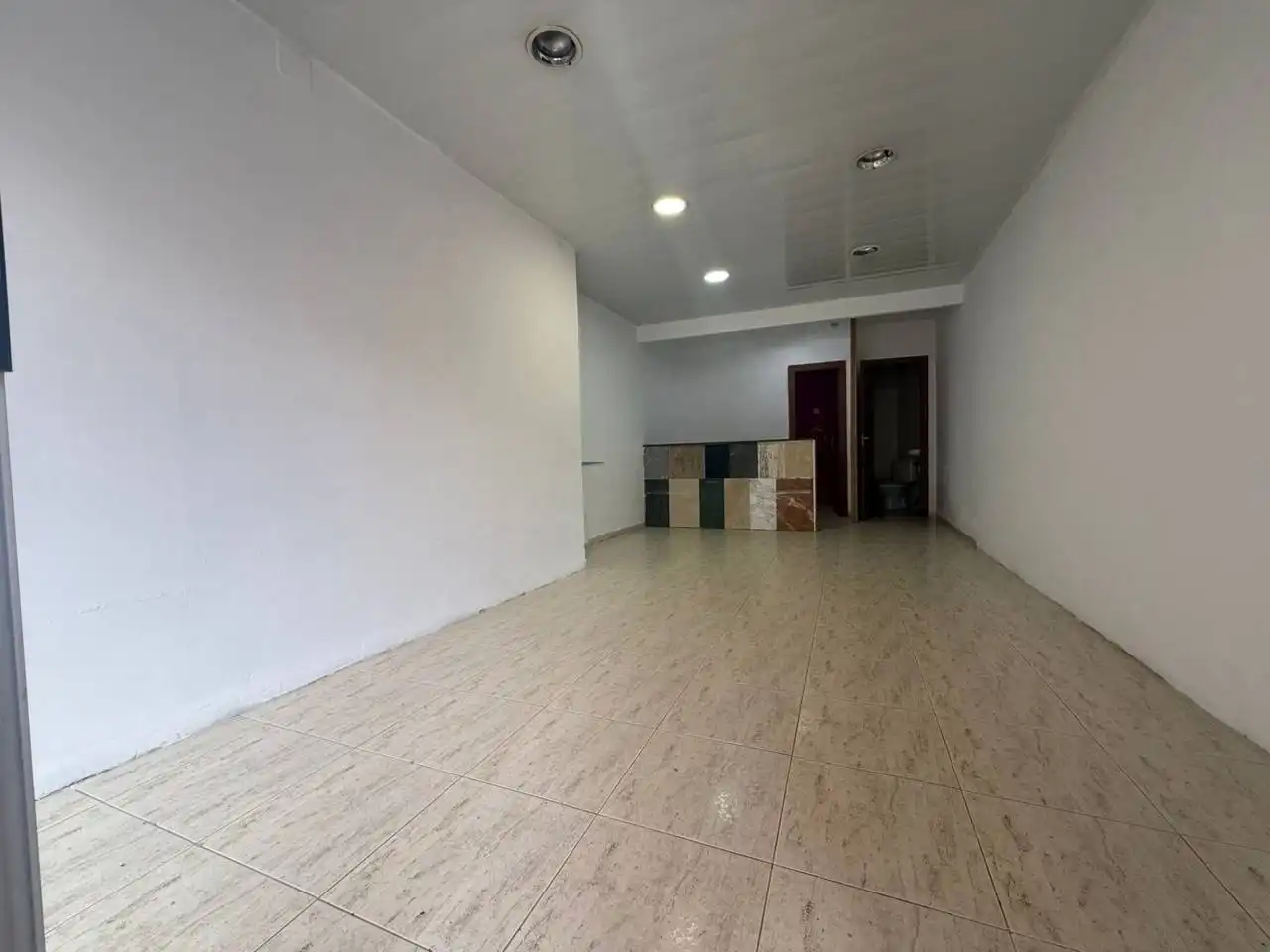 Local comercial en  Calle Nápoles - Foto 4