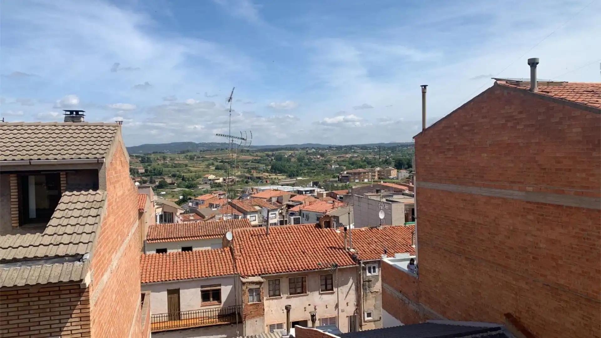 Casa adosada en  Carrer del Pirineu 1 - Foto 2