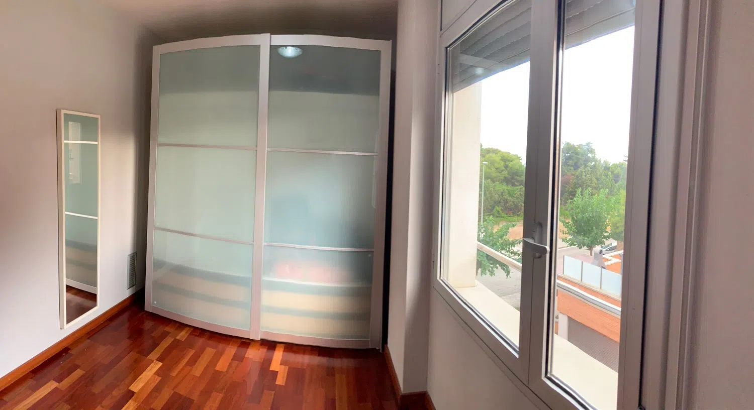 Dúplex en ronda 8 de març, 63 - Foto 9