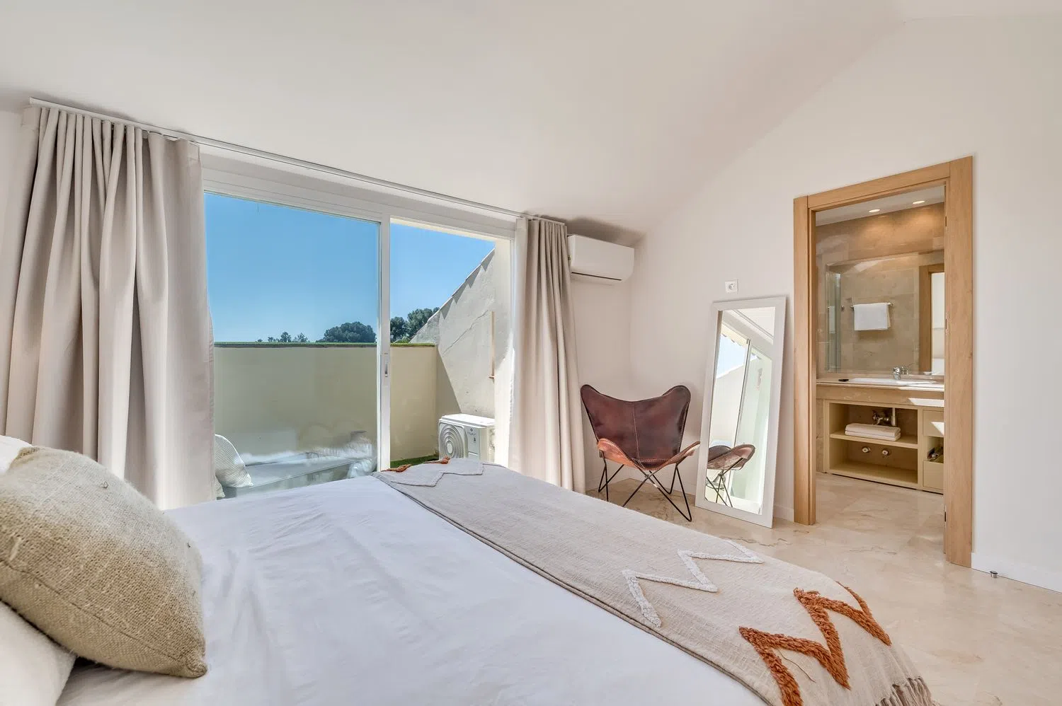 Chalet adosado en Urbanización Los Pinos de Aloha s/n - Foto 12
