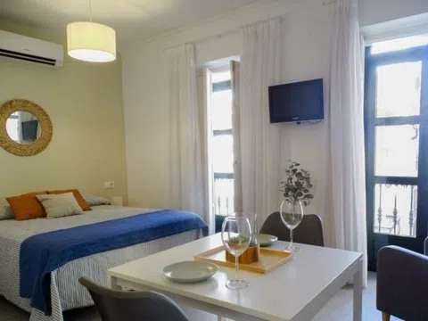 Piso en calle Álvarez Quintero, 23