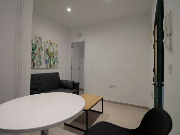 Piso en Calle de Santoña, Zofío - Foto 1