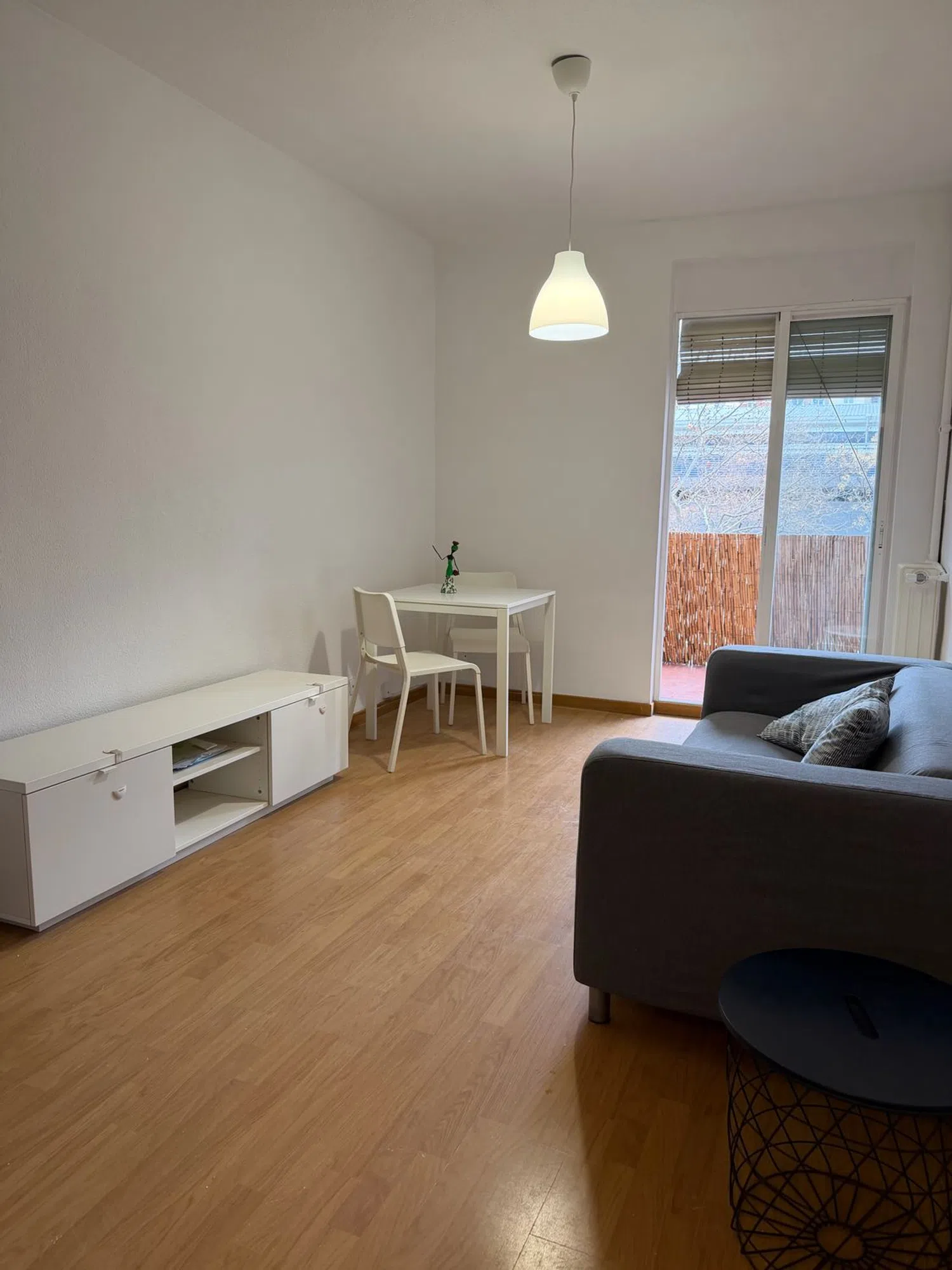 Piso en calle de Esteban Mora, 43