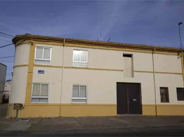 Chalet en casi en el centro del pueblo - Foto 1