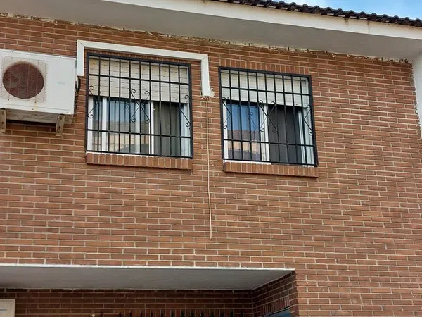 Chalet adosado en Cazalegas - Foto 2
