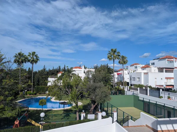 Chalet pareado en Calle Lago de los Cisnes, 1, Nagüeles - Foto 1