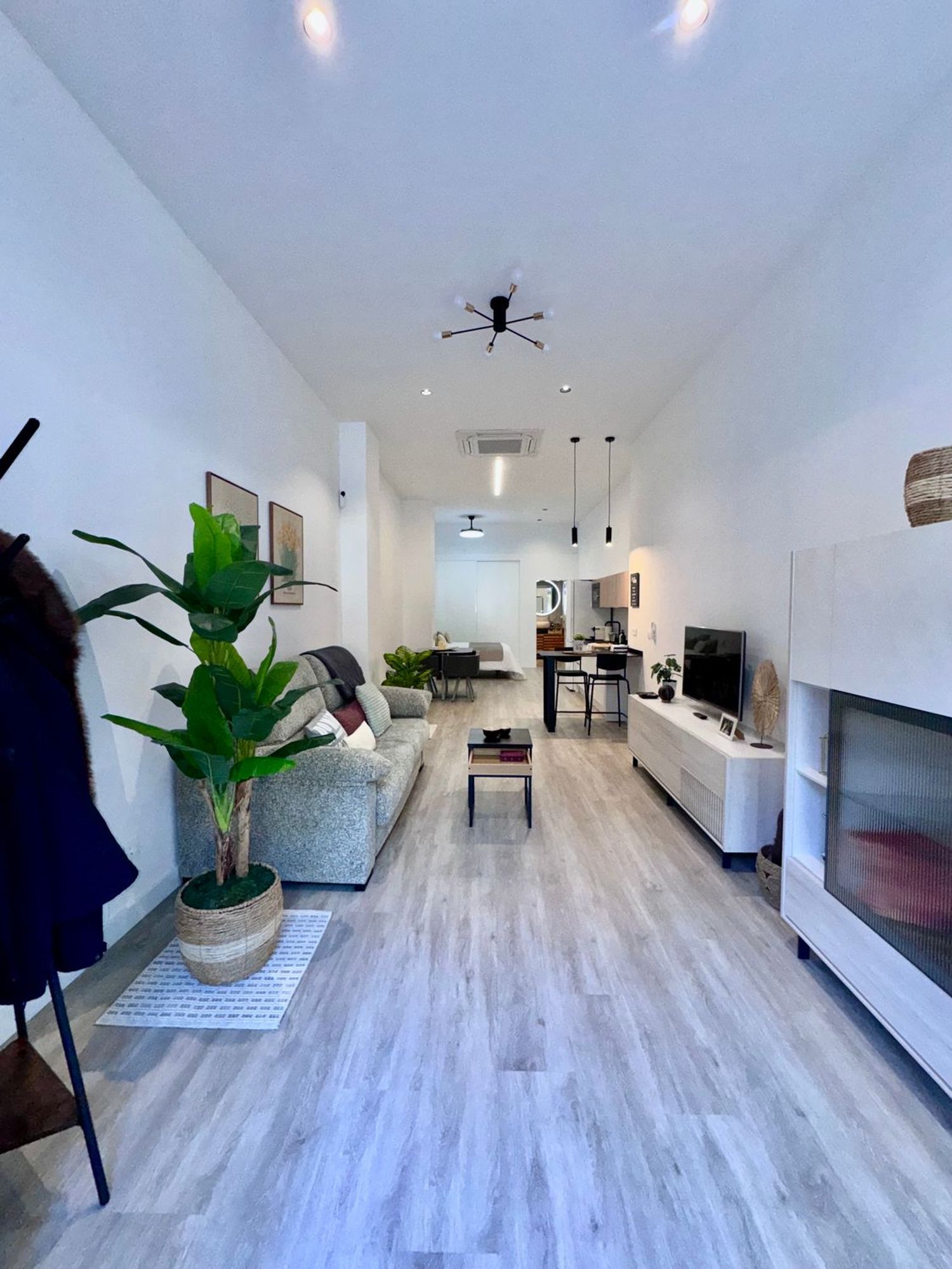 Estudio en calle Omar, 8