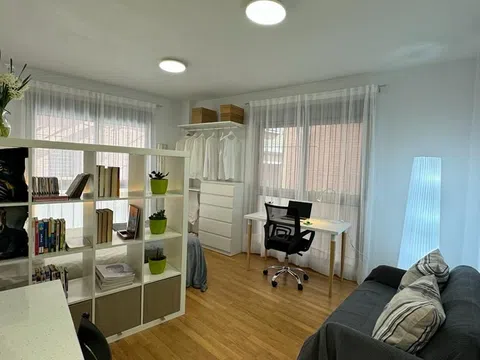 Estudio en calle Cortes, 31