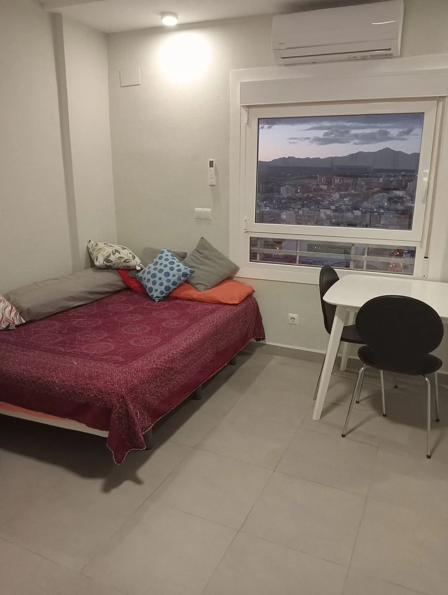 Estudio en calle Poeta Vila y Blanco, 2 y 4