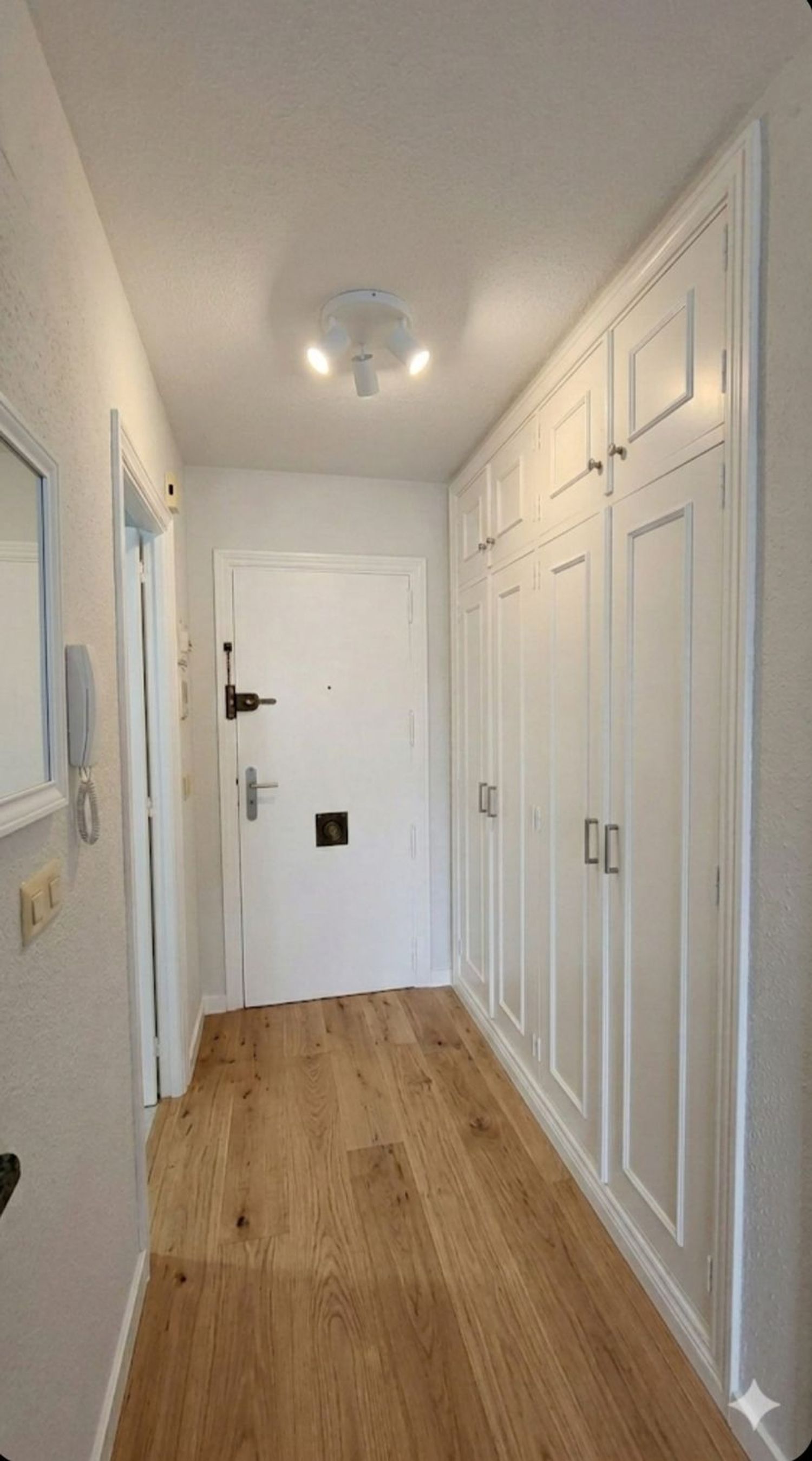 Piso en avenida de los Reyes de España, 26