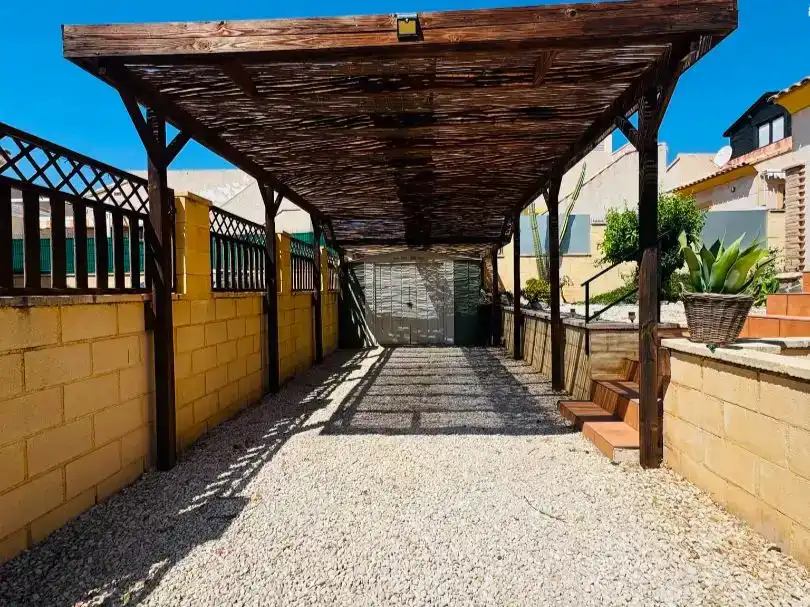 Chalet en  Calle Isla Cristina 6 - Foto 2