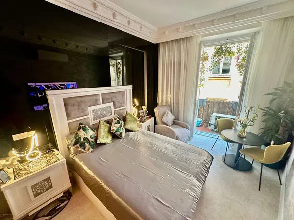 Piso en calle del Caballero de Gracia, 18