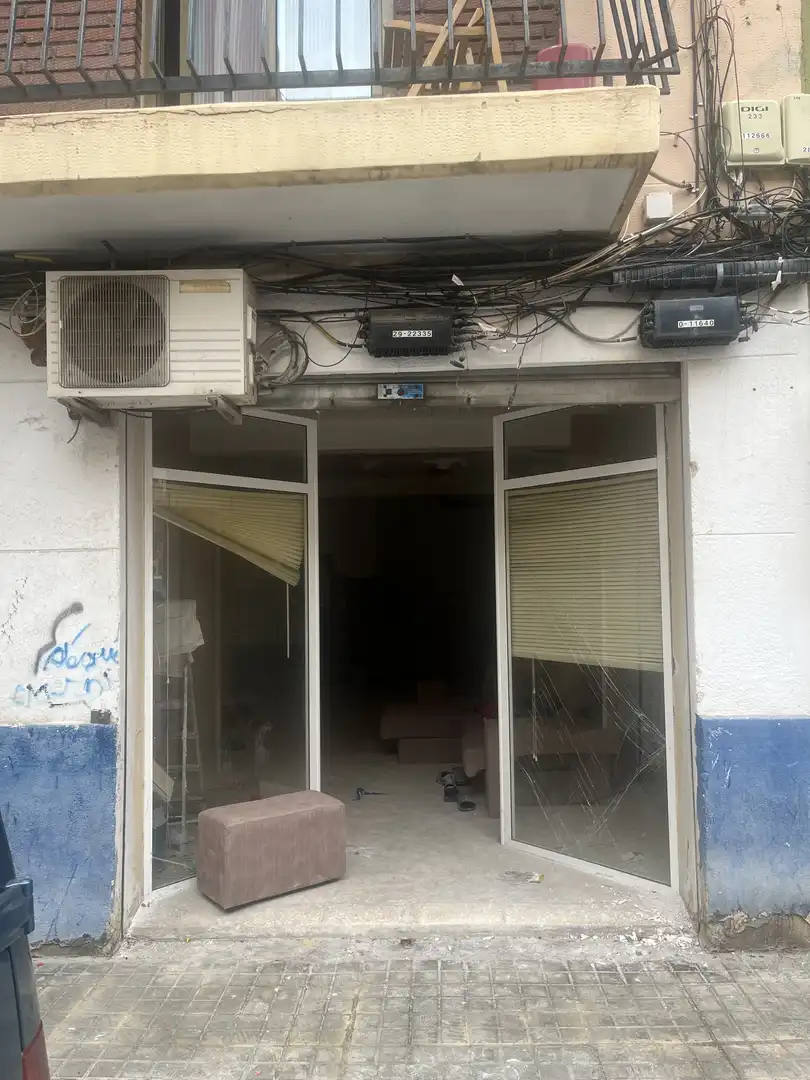 Local comercial en  Carrer del Comte de Torrefiel 44 - Foto 2
