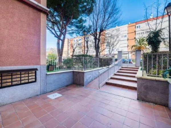 Piso en calle de Navalmoral de la Mata, 42