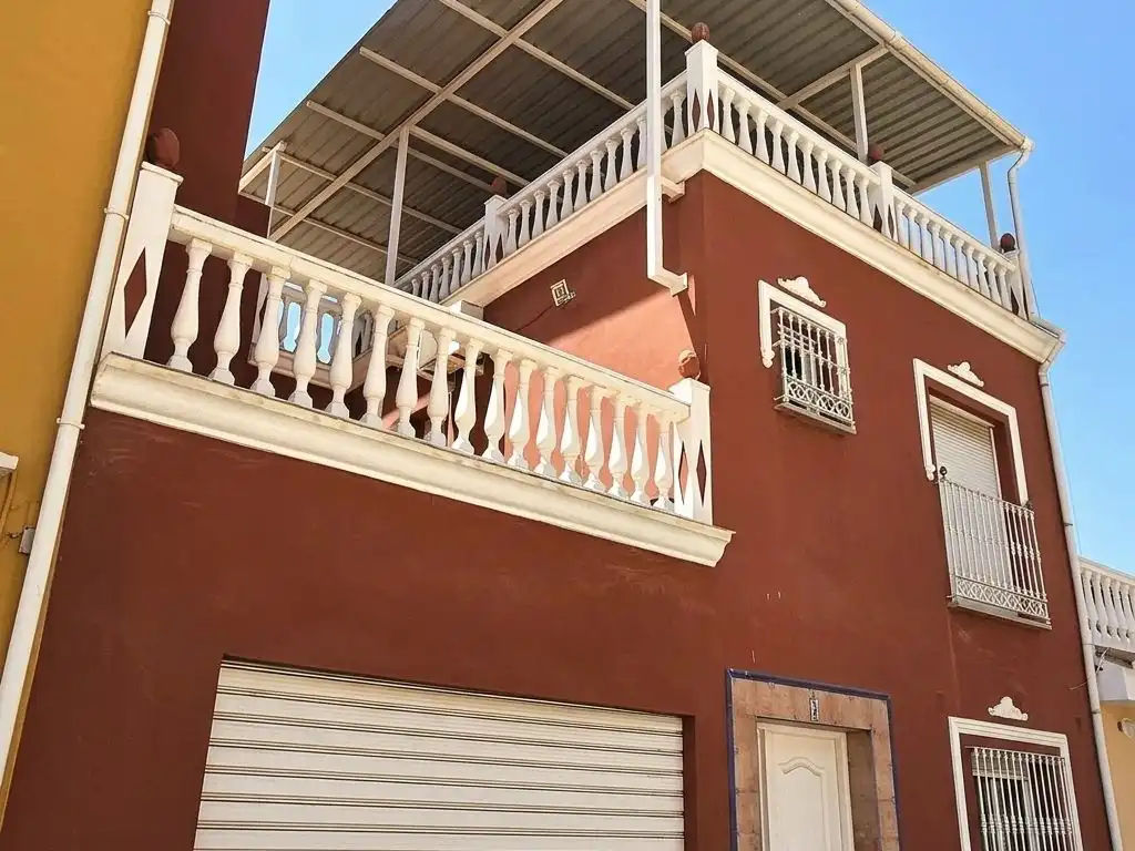Casa adosada en  Calle José Luis Narbona 3 - Foto 3