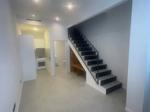 Estudio en avenida del Puente Cultural, 6