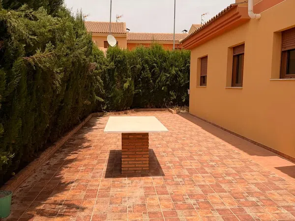 Casa o chalet independiente en Calle Monforte del Cid, 1 - Foto 1