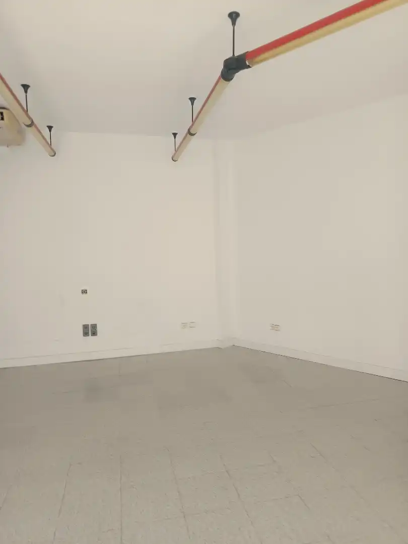 Local comercial en  Avinguda de l'Estatut 132 - Foto 5