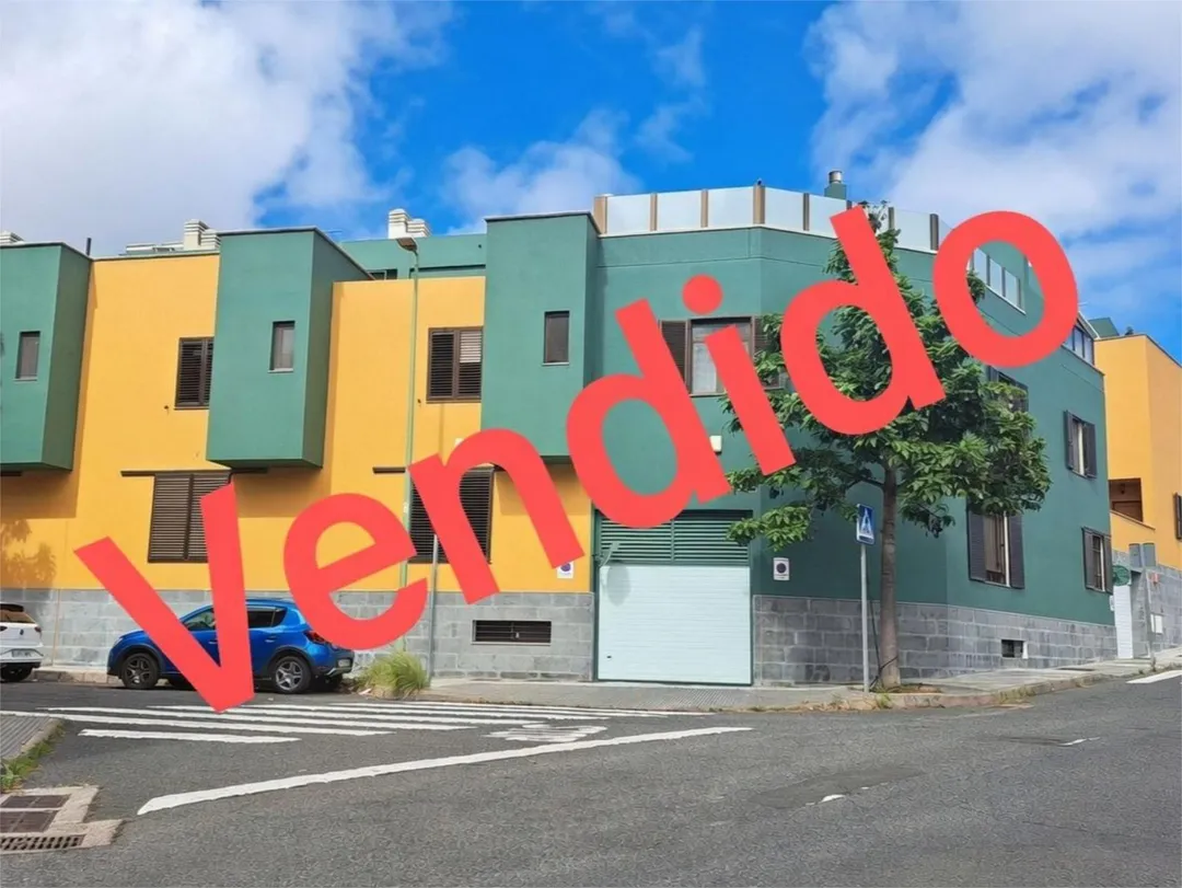 Piso en  Calle Pino Ojeda Pintora-Poeta 4 - Foto 1