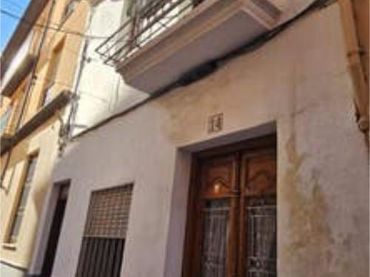 Chalet en calle paralela a zona comercial - Foto 1