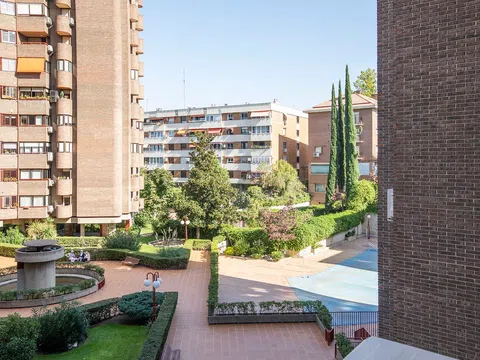 Piso en calle de Arturo Baldasano, 9