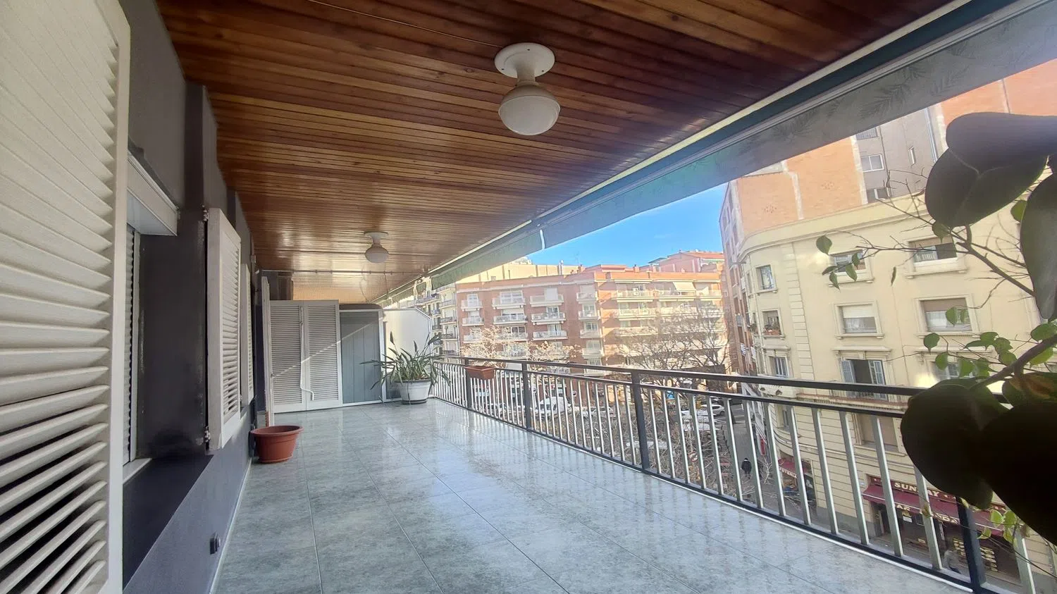 Piso en Indústria, 105