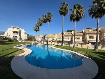 Casa adosada en  Avenida Pinos de los 18 - Foto 5