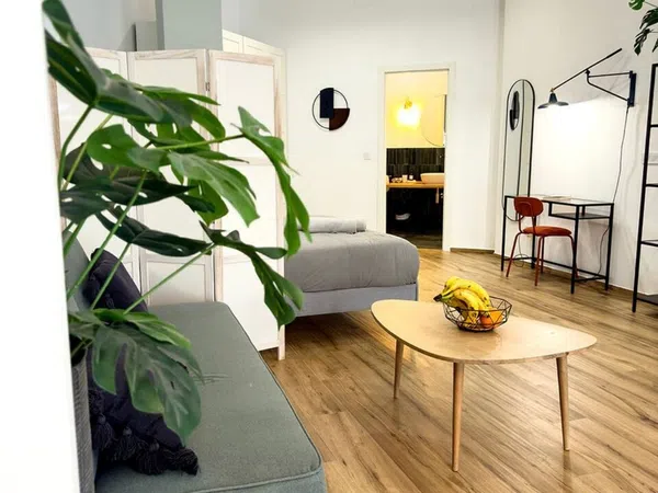 Estudio en calle del Pintor Navarro Llorens, 6