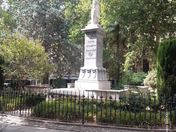 Piso en plaza de Mariana Pineda, 7