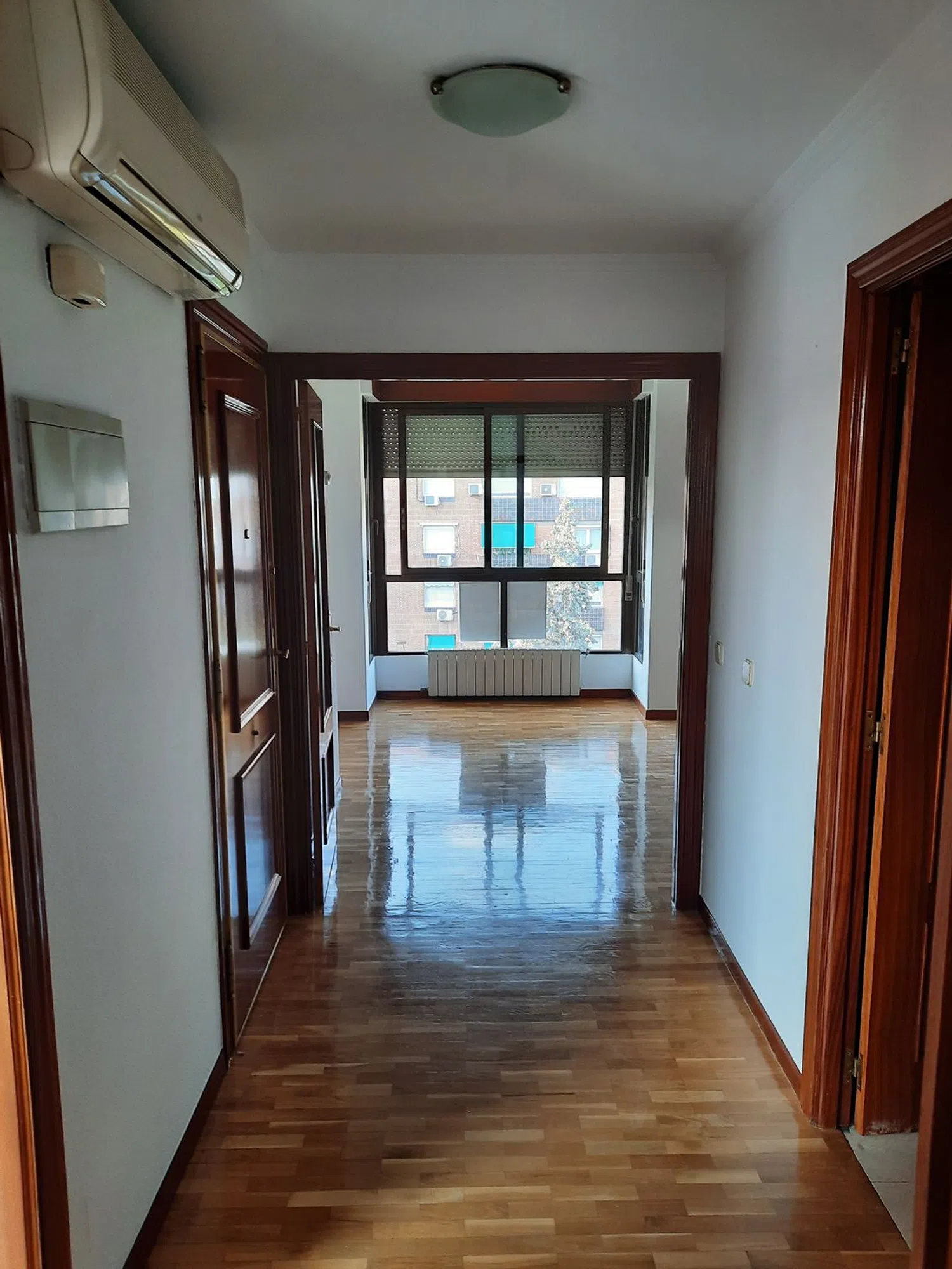 Piso en calle Reina Mercedes, 4 - Foto 1