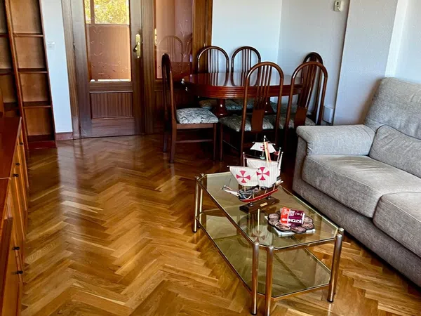 Piso en calle de la Casuarina, 18