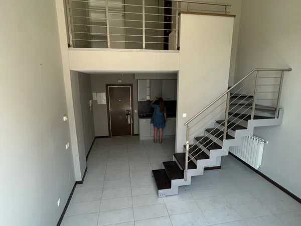 Estudio en calle de Manuel Pombo Angulo, 12